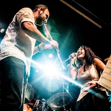 Der syrische Klarinettist Kinan Azmeh und die kurdische Sängerin Aynur. Foto: Andy Spyra