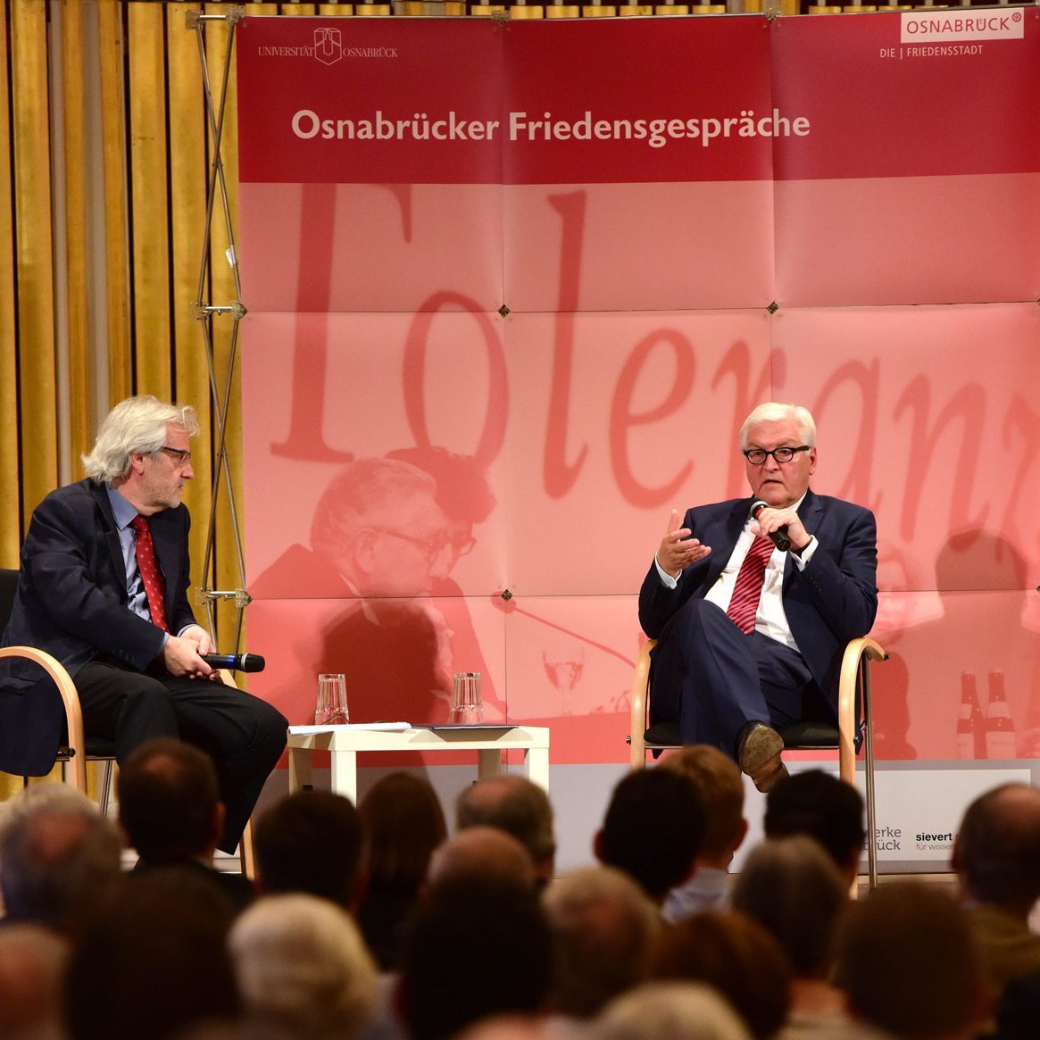 Dr. Rainer Herrmann (links), Frankfurter Allgemeine Zeitung, im viel beachteten Gespräch mit Frank-Walter Steinmeier. Foto: Hermann Pentermann