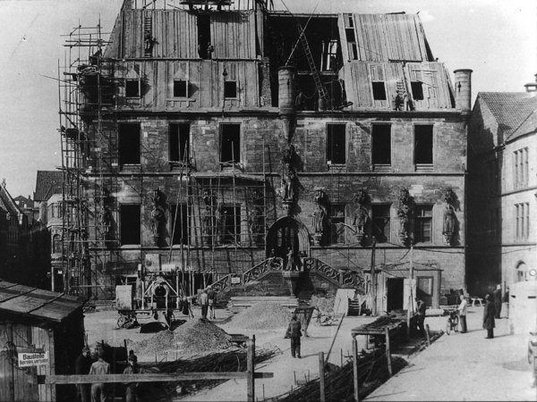 Wiederaufbau des historischen Osnabrücker Rathauses, 1948