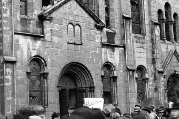 Zerstörte Synagoge am Morgen des 10. November 1938 