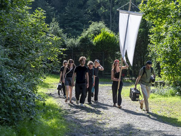 Junge Menschen auf einer Wanderung