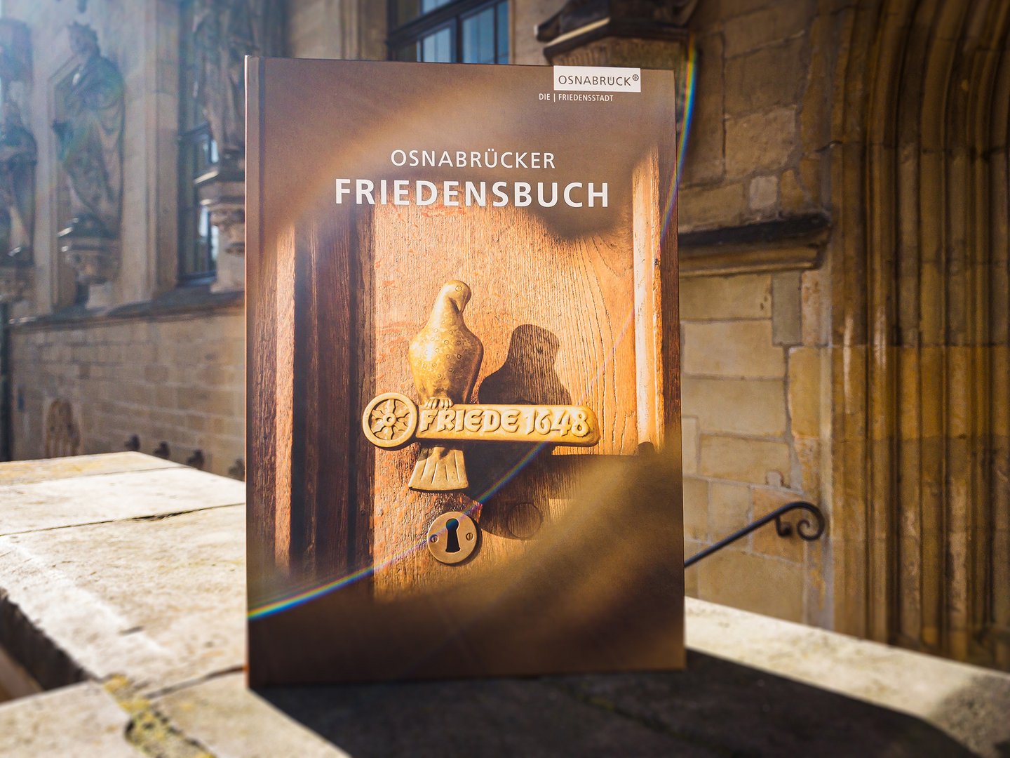 Buchcover vom „Osnabrücker Friedensbuch“. Foto: Uwe Lewandowski, Gestaltung: Janin Arntzen 